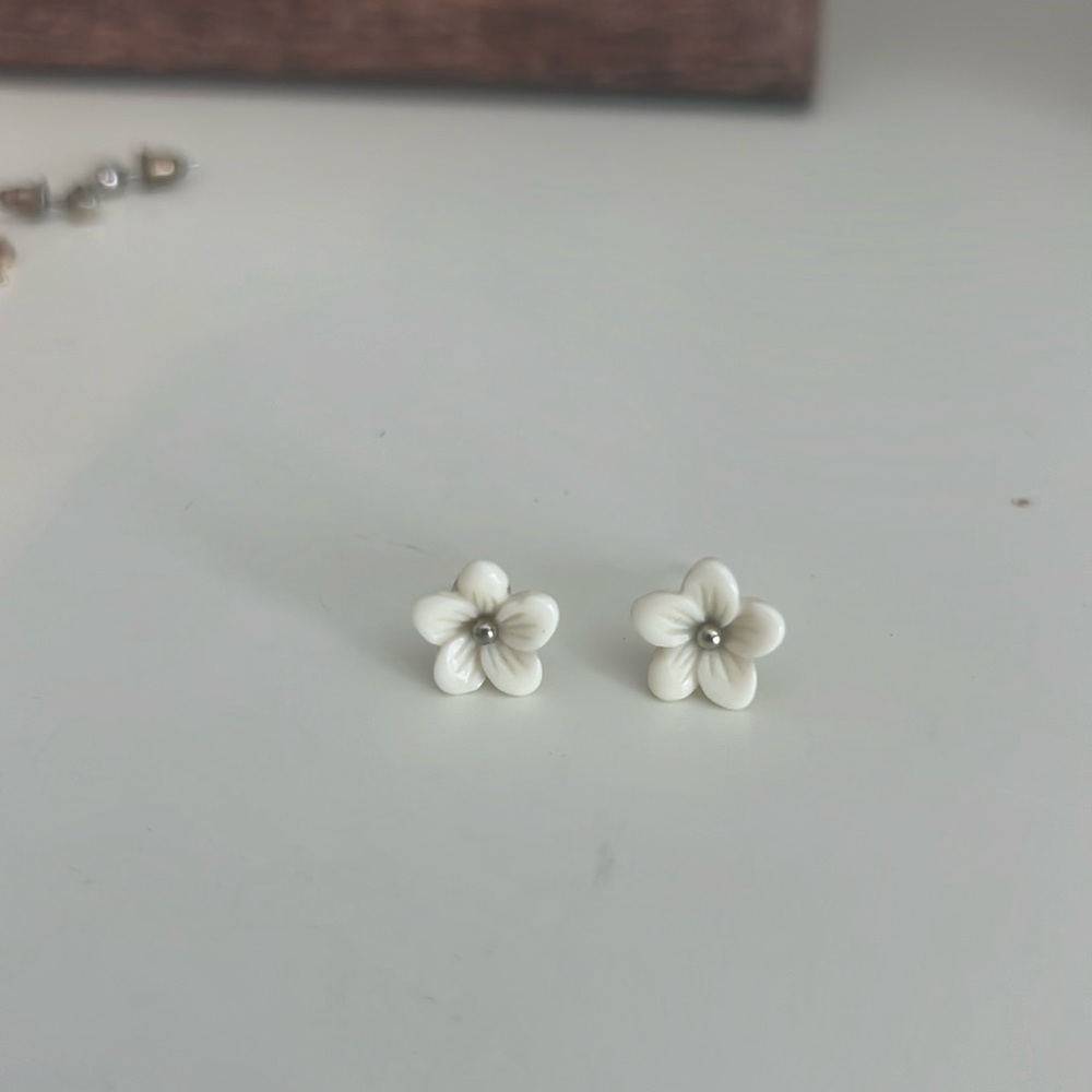 White flower earrings